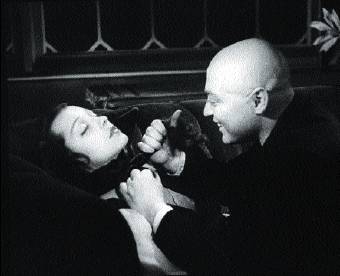 Frances Drake et Peter Lorre dans Mad Love (Les Mains dOrlac) de Karl Freund (1935)