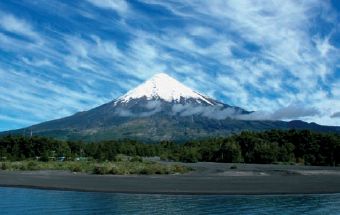 Volcan Osrono, situé dans la Région des Lacs au Sud du Chili, au bord du Lac llanquihue. Photo Sonja Fagnan |Fotolia. 