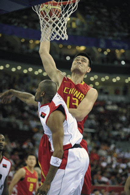 En couverture : Match de basket-ball aux J.O De Pékin, 2008.